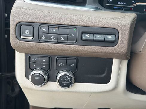 Used 2022 GMC Yukon Denali AWD/4WD image 28