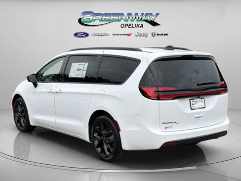 New 2026 Chrysler Pacifica Select image 5