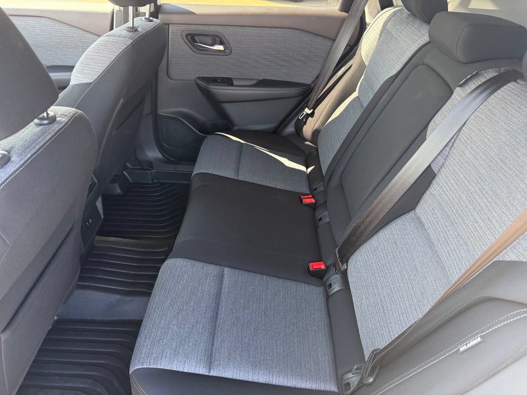 Certified 2021 Nissan Rogue SV FWD image 10