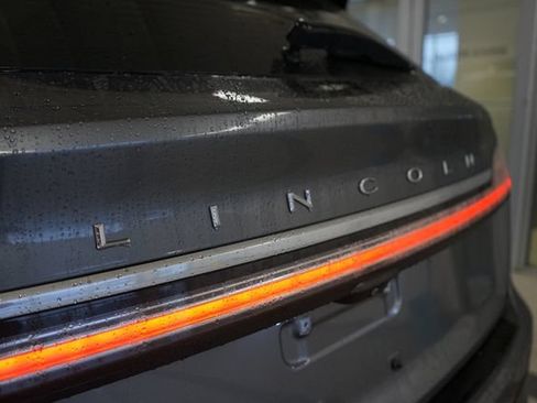 Used 2022 Lincoln Nautilus Reserve AWD/4WD image 12