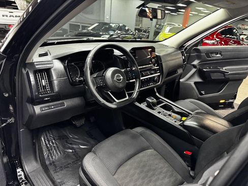 Used 2022 Nissan Pathfinder SV image 36