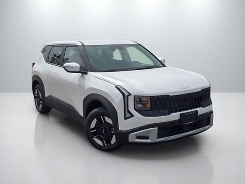 New 2027 Kia Seltos LX FWD image 1