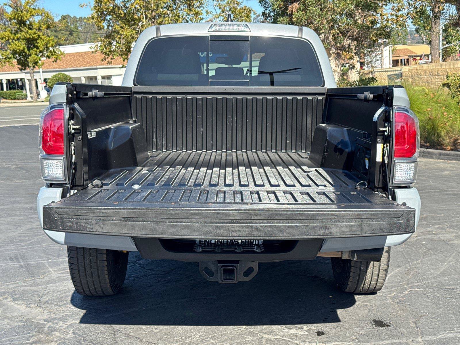 Used 2020 Toyota Tacoma TRD Off-Road w/ Technology Package AWD/4WD image 15