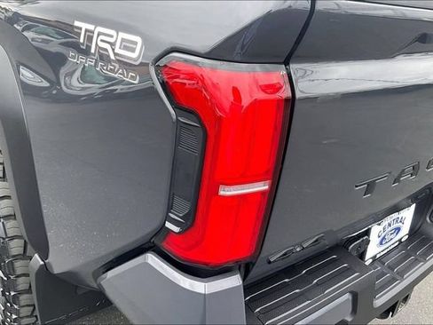 Used 2025 Toyota Tacoma TRD Off-Road AWD/4WD image 29