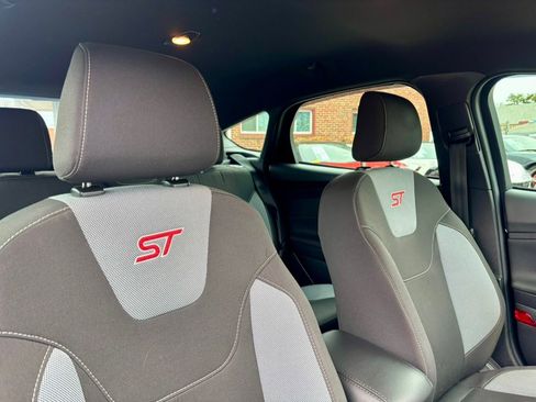 Used 2018 Ford Focus ST image 17