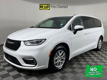 Used 2023 Chrysler Pacifica Touring-L