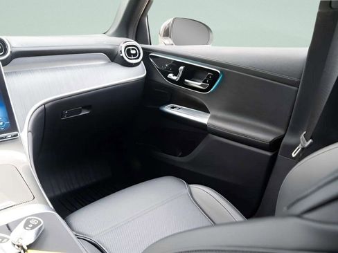 Used 2024 Mercedes-Benz GLC 300 4MATIC image 39