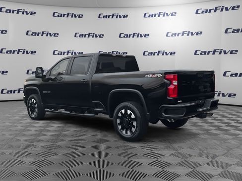 Used 2020 Chevrolet Silverado 2500 Custom w/ Custom Value Package image 3