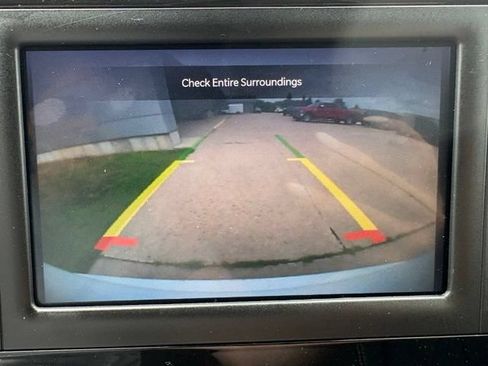 Used 2023 Chrysler Voyager LX FWD image 5