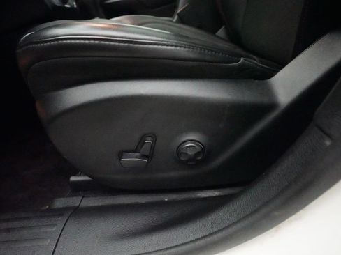 Used 2019 Jeep Cherokee Trailhawk w/ Comfort/Convenience Group AWD/4WD image 29