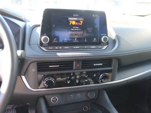 Used 2023 Nissan Rogue S image 19