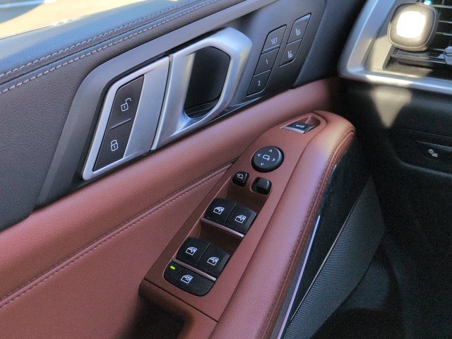 Used 2025 BMW X5 sDrive40i w/ M Sport Package RWD image 25