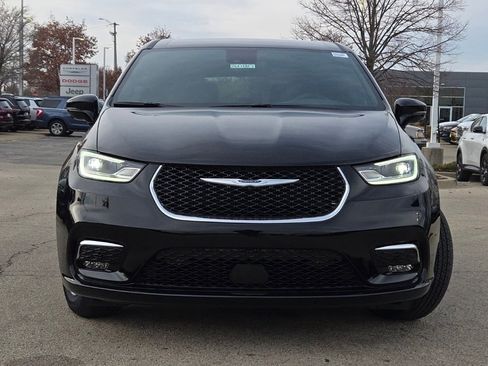 New 2026 Chrysler Pacifica Select image 5