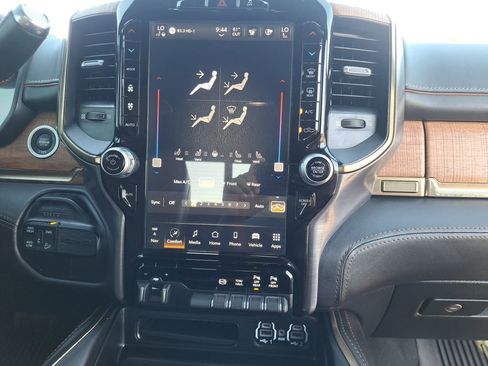 Used 2024 RAM 2500 Limited w/ Towing Technology Group image 4