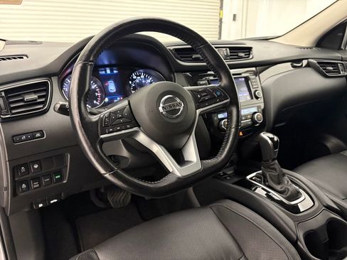 Used 2022 Nissan Rogue Sport SL AWD/4WD image 2