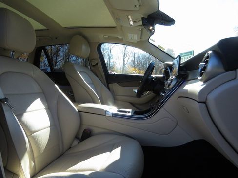 Used 2021 Mercedes-Benz GLC 300 4MATIC image 14