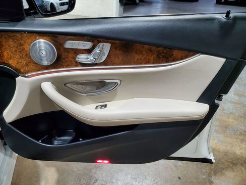 Used 2020 Mercedes-Benz E 350 Sedan image 17