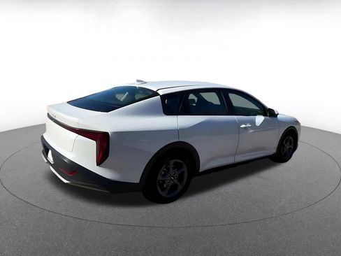 Used 2025 Kia K4 LXS image 15