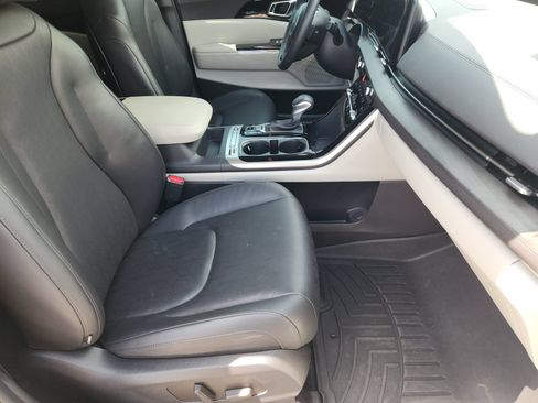 Used 2024 Kia Carnival SX FWD image 16