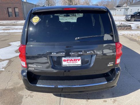 Used 2018 Dodge Grand Caravan SXT image 10