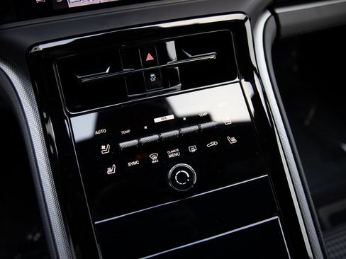 Certified 2024 Porsche Panamera 4 image 16