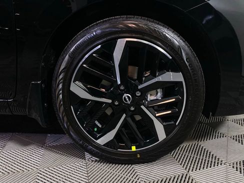 New 2025 Nissan Versa SR w/ Trunk Package image 9