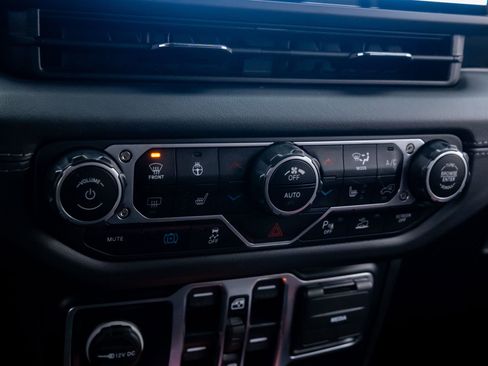 Used 2024 Jeep Wrangler High Altitude image 25