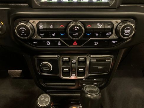 Used 2019 Jeep Wrangler Unlimited Sahara w/ Dual Top Group image 37