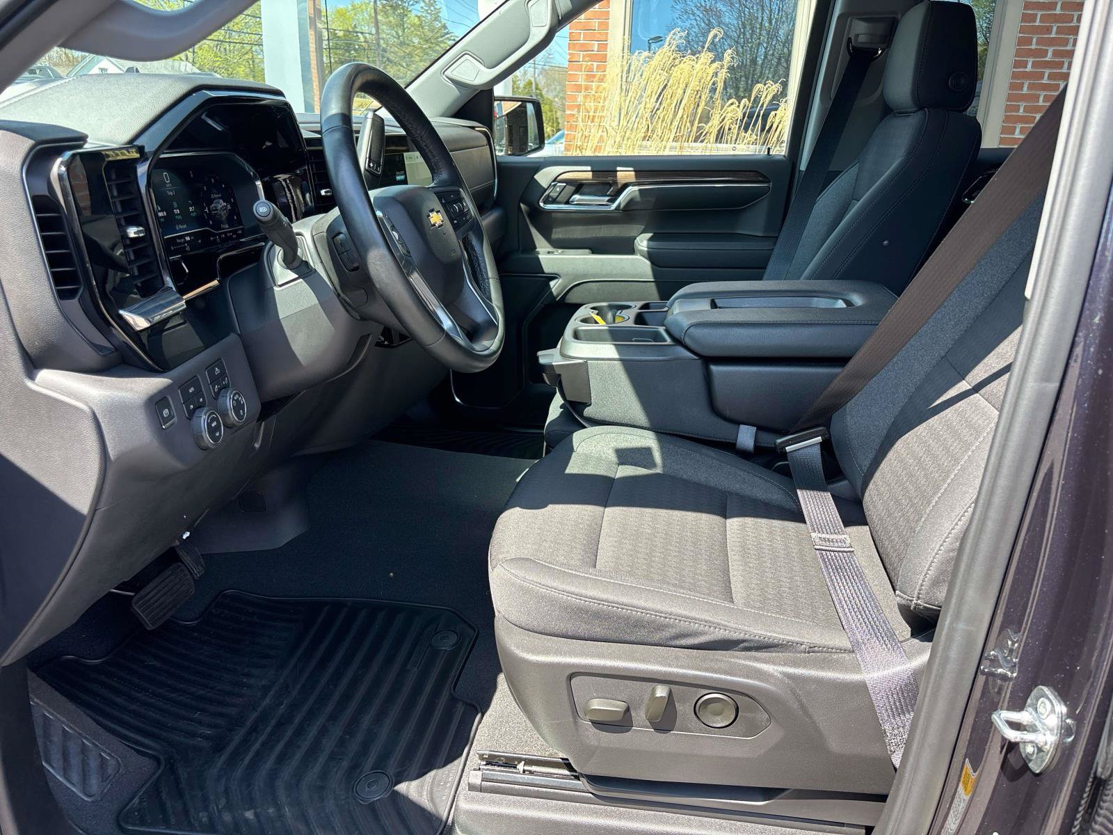 Used 2024 Chevrolet Silverado 1500 LT AWD/4WD image 7