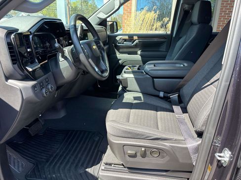 Used 2024 Chevrolet Silverado 1500 LT AWD/4WD image 7