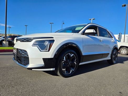 Used 2023 Kia Niro Wind w/ Wind Preserve Package FWD image 2