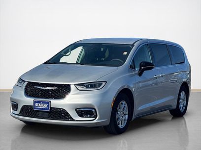 Used 2024 Chrysler Pacifica Touring-L