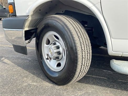 Used 2024 Chevrolet Express 2500 w/ Driver Convenience Package image 30