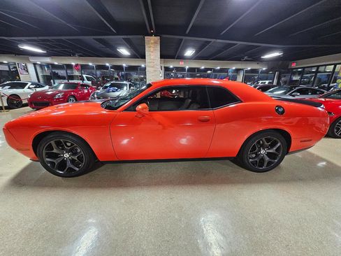 Used 2017 Dodge Challenger SXT Plus image 4