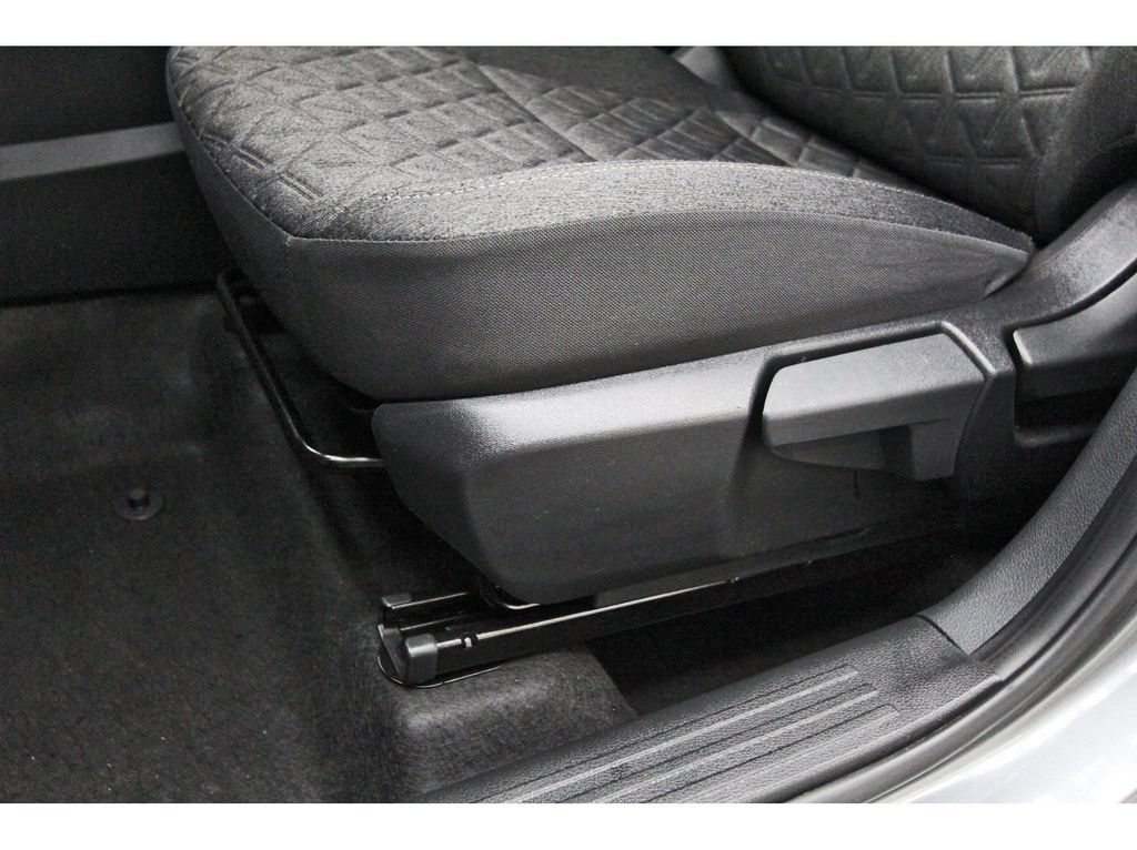 Used 2026 Nissan Kicks SV FWD image 27