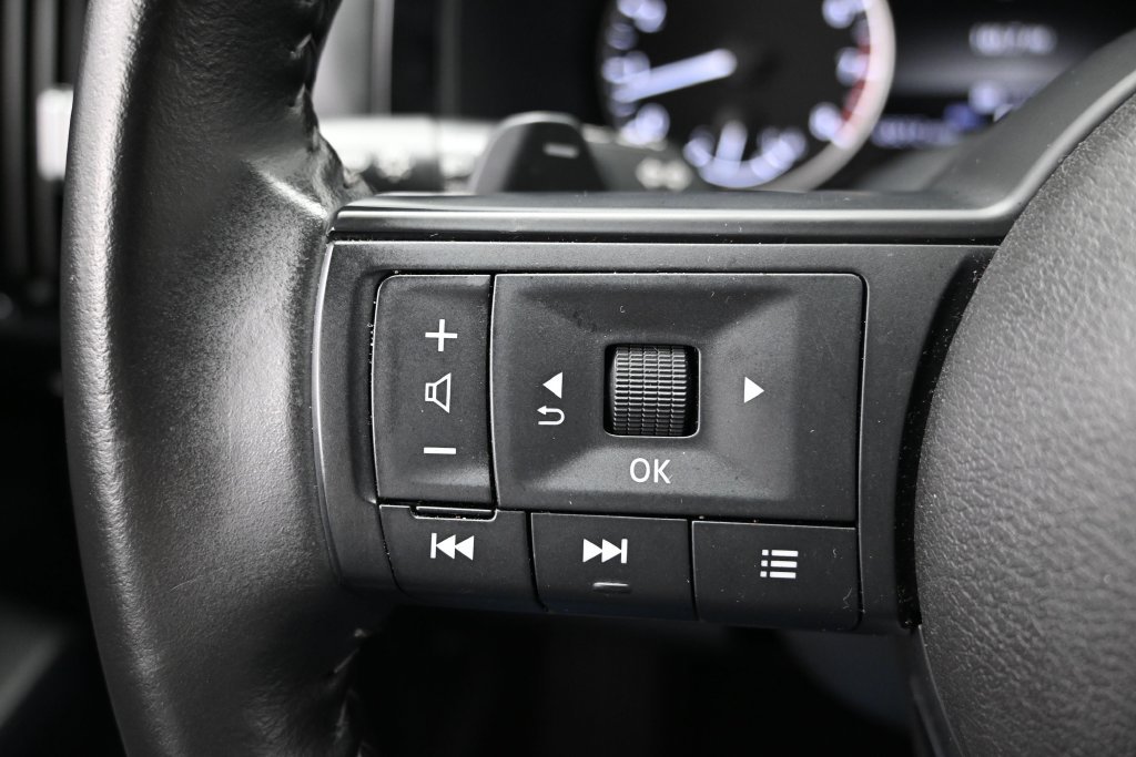 Used 2025 Nissan Pathfinder SV AWD/4WD image 20