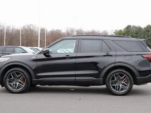 Used 2025 Ford Explorer ST-Line w/ ST-Line Street Pack image 4