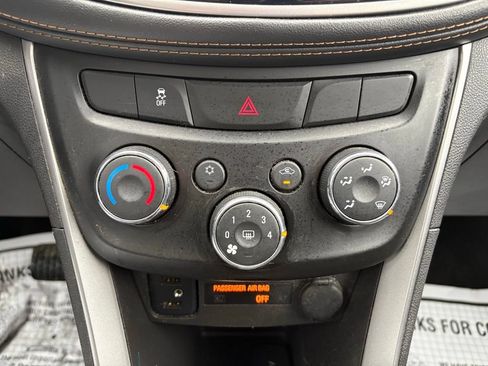 Used 2019 Chevrolet Trax LT w/ LT Convenience Package FWD image 25