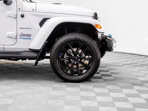 Used 2022 Jeep Wrangler Unlimited Sahara w/ Cold Weather Group image 31