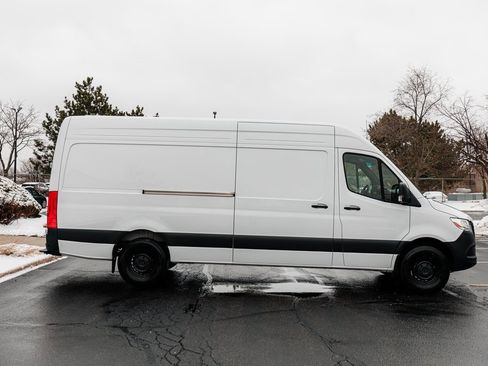 Used 2024 Mercedes-Benz Sprinter 2500 image 27