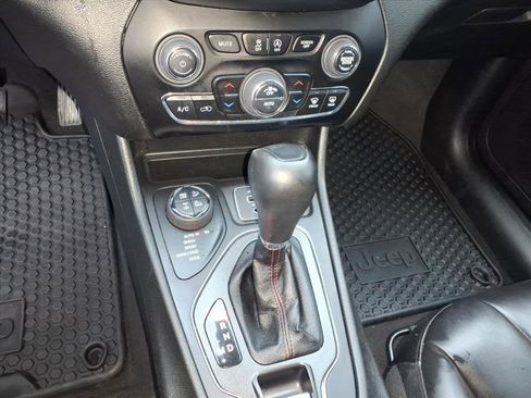 Used 2022 Jeep Cherokee Trailhawk image 26