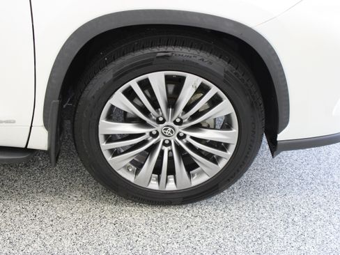 Used 2020 Toyota Highlander Platinum AWD/4WD image 5
