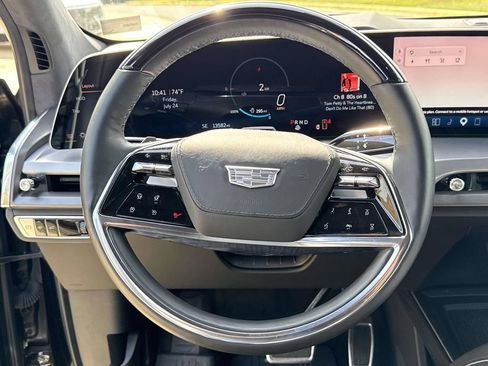 Used 2026 Cadillac Vistiq Platinum w/ LPO, Floor Liner Package AWD/4WD image 32