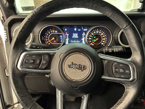Used 2018 Jeep Wrangler Unlimited Sahara w/ Cold Weather Group AWD/4WD image 15