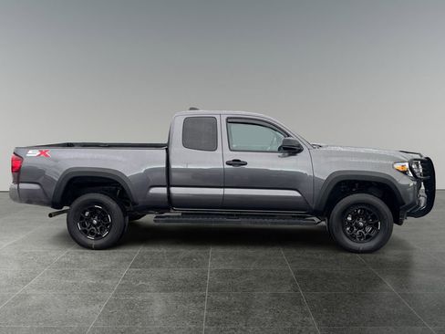 Used 2022 Toyota Tacoma SR w/ SX Package image 8