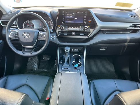 Used 2022 Toyota Highlander XLE image 13