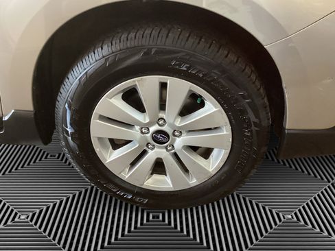 Used 2019 Subaru Outback 2.5i Premium image 14