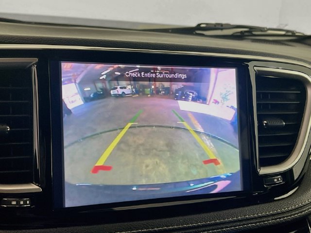Used 2024 Chrysler Pacifica Touring FWD image 10