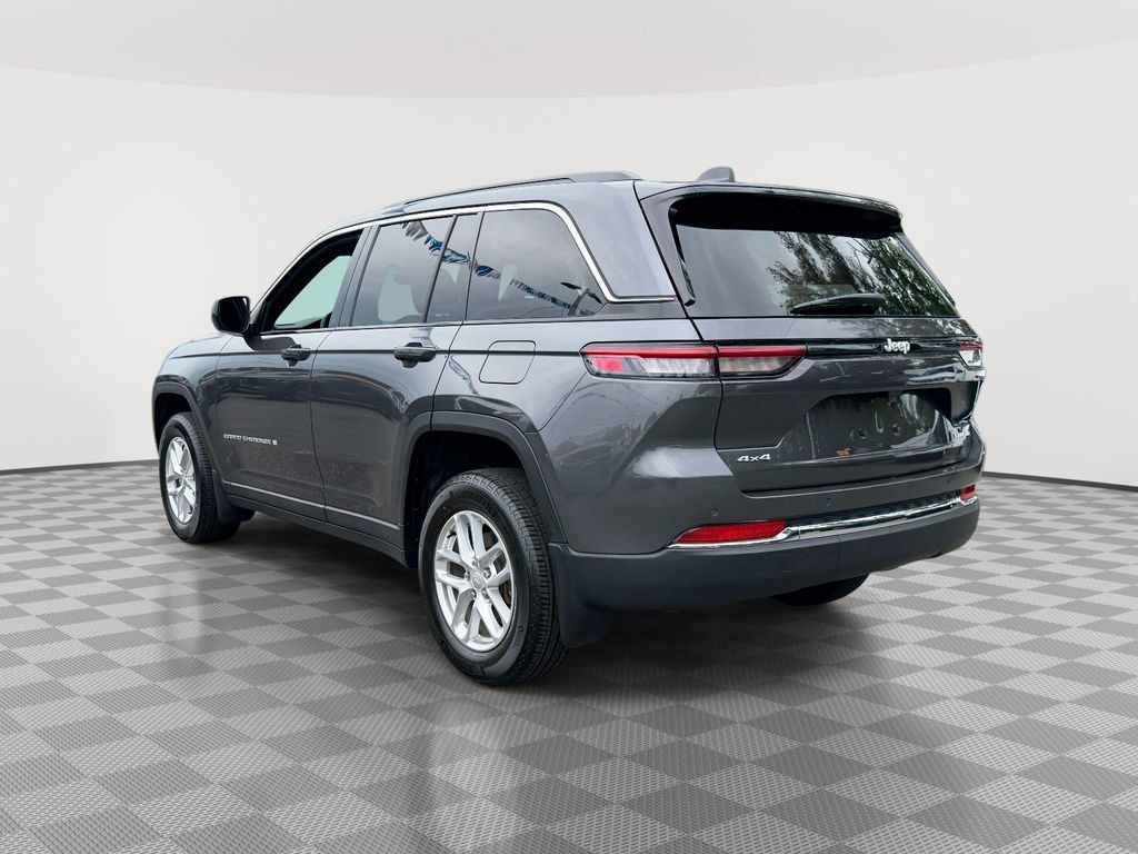 Used 2025 Jeep Grand Cherokee Laredo X w/ MOPAR Finishing Package AWD/4WD image 6