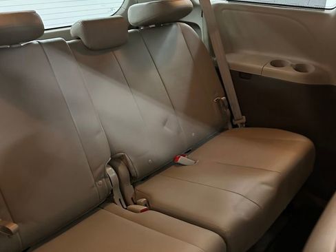 Used 2016 Toyota Sienna XLE w/ Outdoor Package image 30